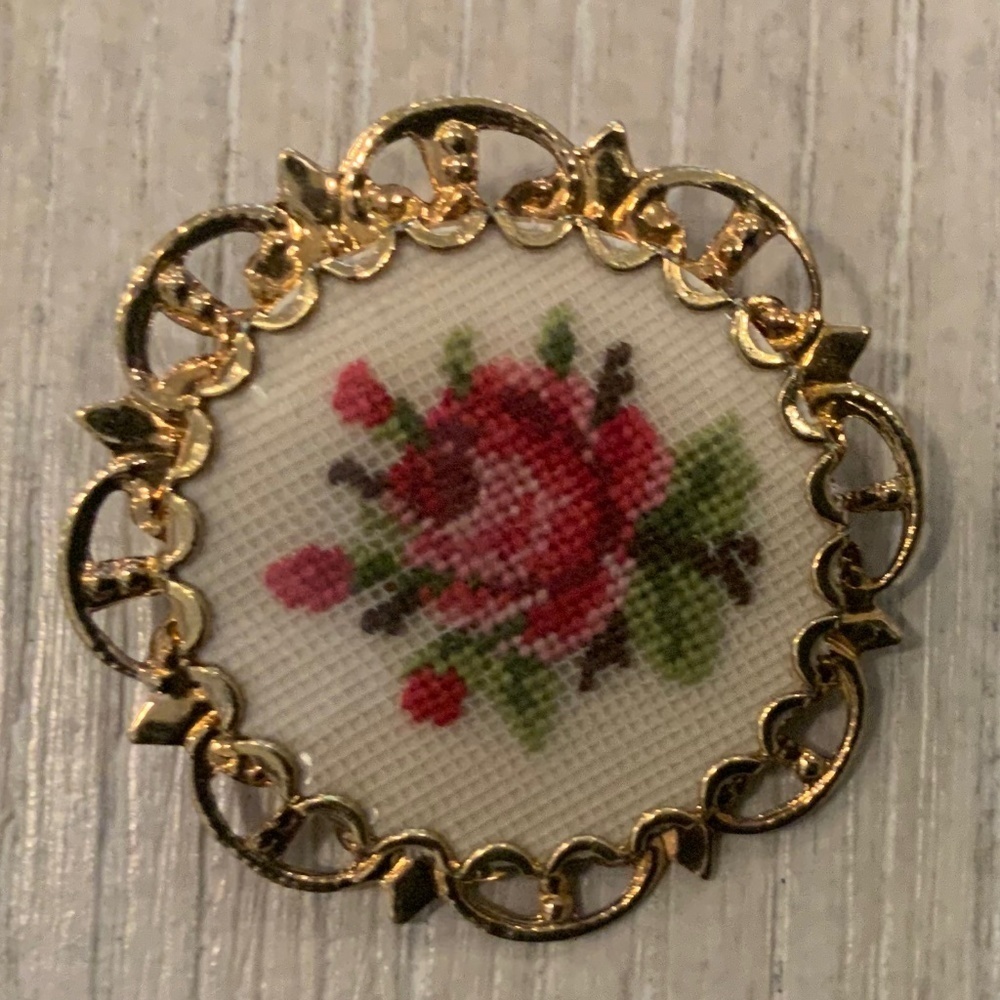 Vintage Victorian Brooch